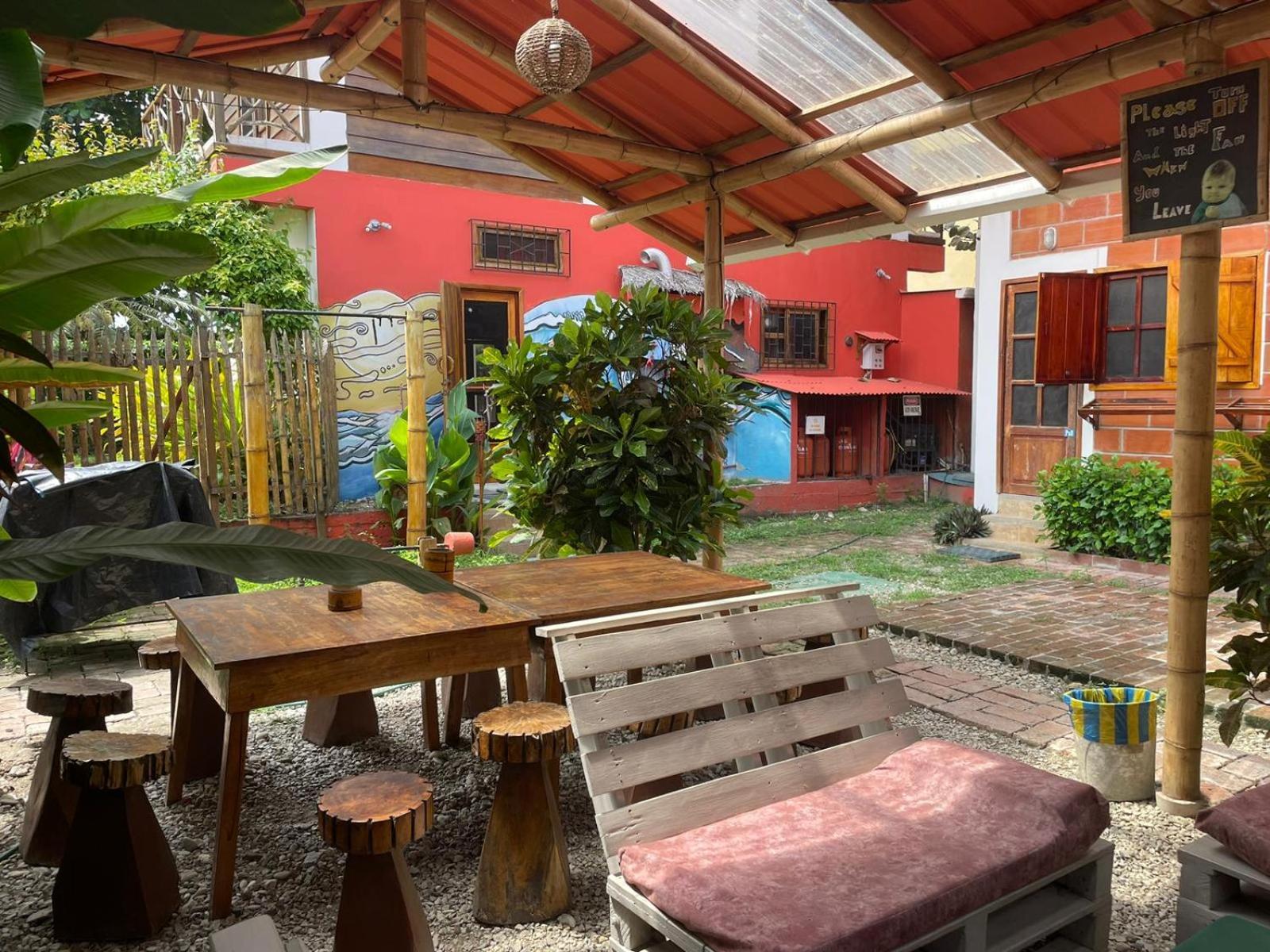 Esperanto Bed & Breakfast Surf Hostel Монтаньита Экстерьер фото